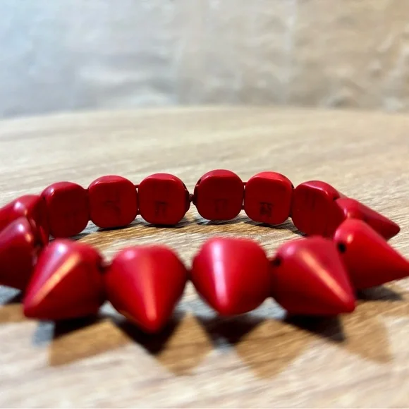 Red Howlite Spike bracelet - Picture 2 of 4